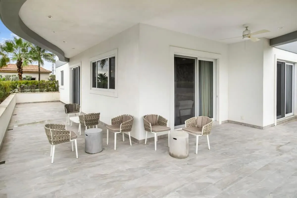 Garden Villa Condo At One Cable Beach Nassau